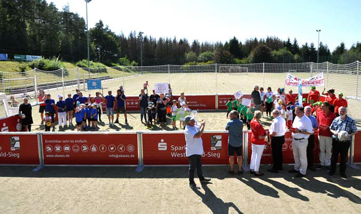 Sparkassenstiftung spendet portablen Soccer-Court in Hamm