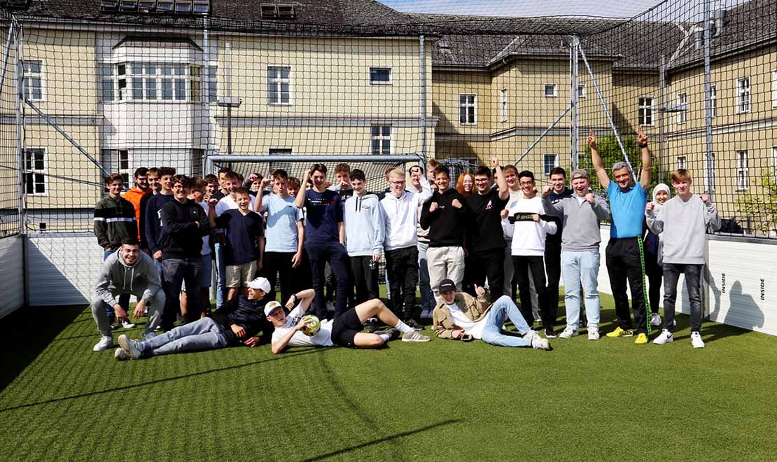 Minispielfeld installiert auf dem Dach