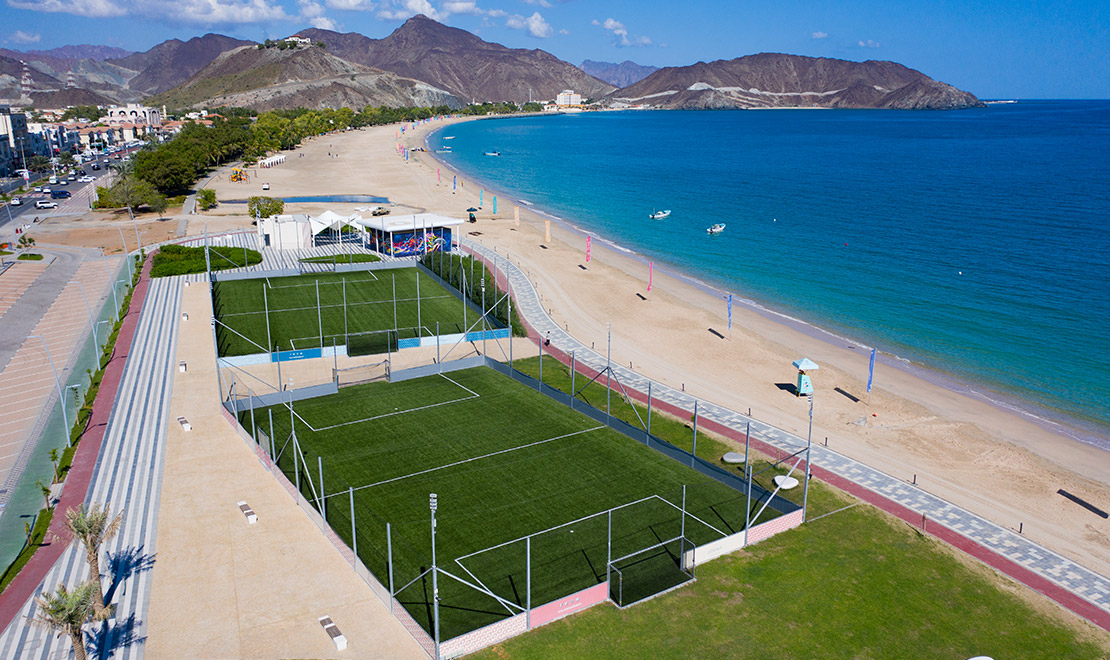 Minispielfelder am Strand von Khor Fakkan